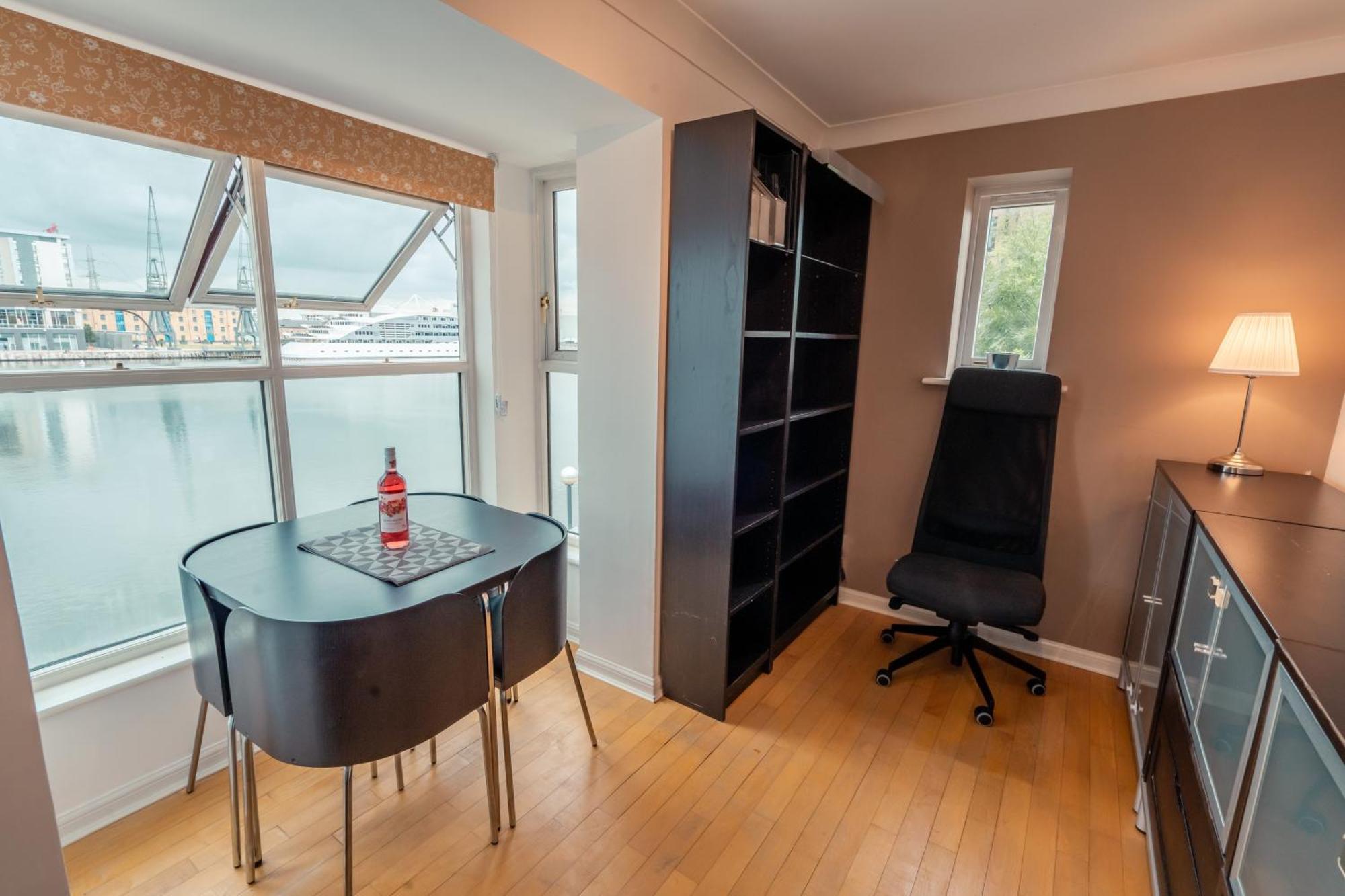 Excel Riverview Luxury -sleep 6- Free Parking- Playstation 4 Appartamento Londra