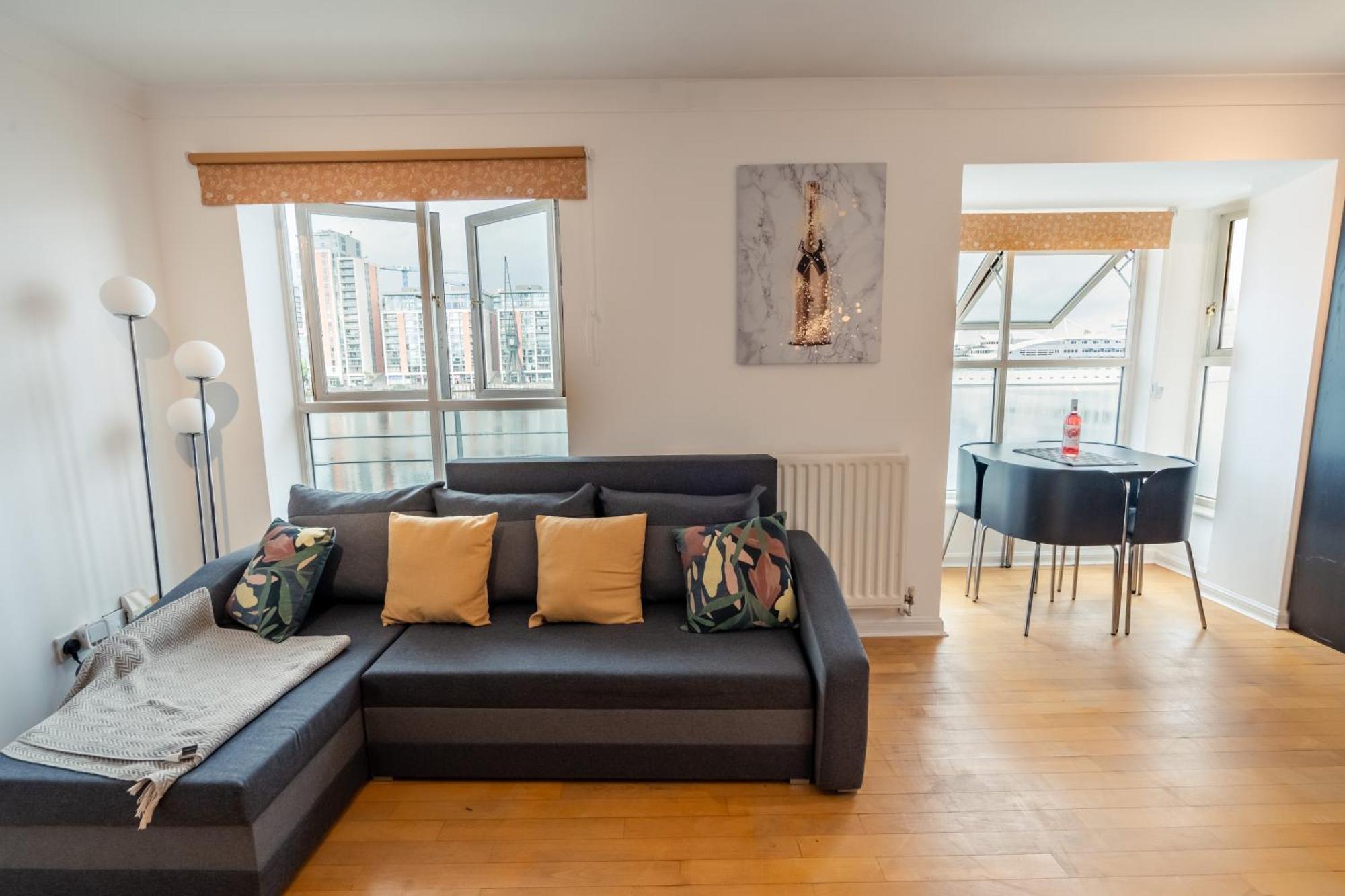 Excel Riverview Luxury -sleep 6- Free Parking- Playstation 4 Appartamento *